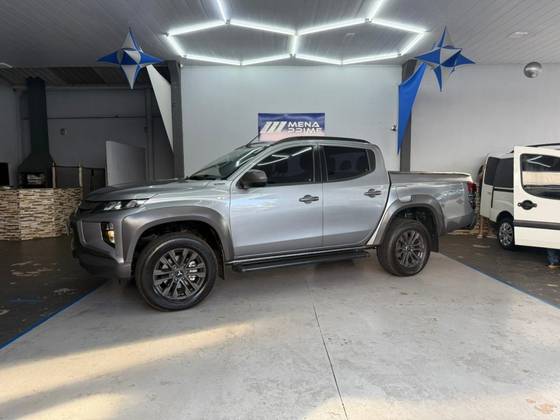 MITSUBISHI L200 TRITON 2.4 16V TURBO DIESEL SPORT GLS CD 4P 4X4 AUTOMÁTICO